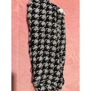 Bellissima‎ Accessories Houndstooth Infinity Scarf Black White Viscose